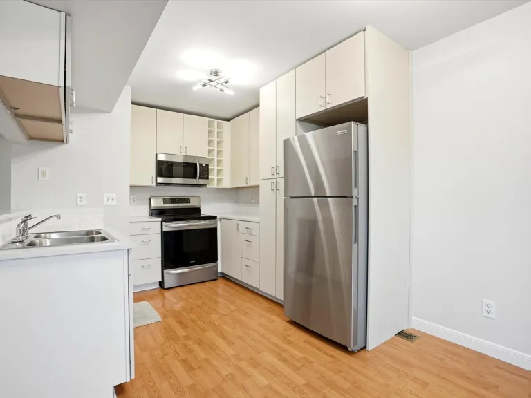 14-3315 Talisman Ct C-kitchen