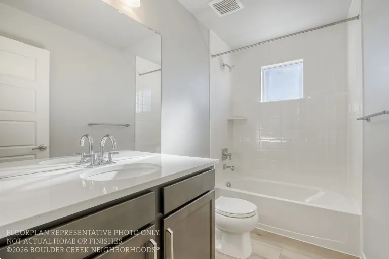146 Peacock Pl_Ryden_Representative Image_040_second bathroom with bathtub