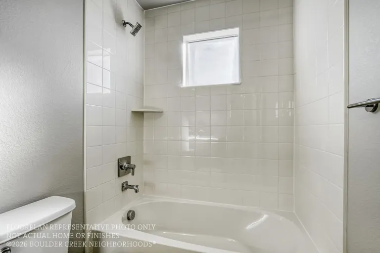 146 Peacock Pl_Ryden_Representative Image_041_second bathroom bathtub