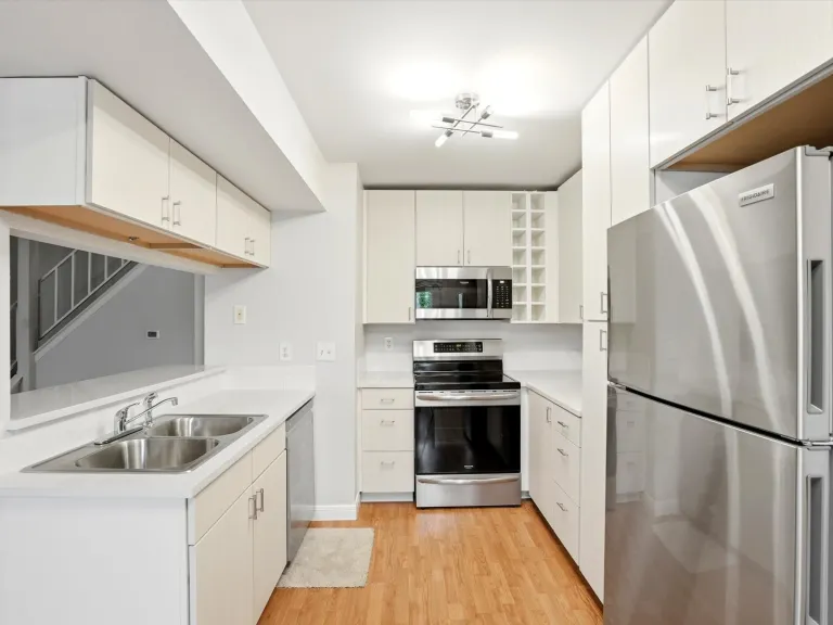 17-3315 Talisman Ct C-kitchen