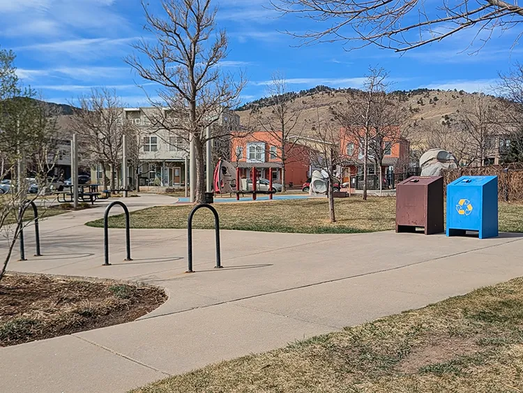 4710 Holiday 101-nearby park