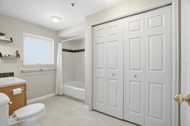 1480 Quince Ave Unit 201 Bathroom