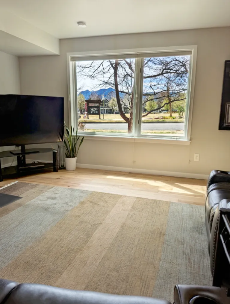 4710 Holiday 101-living room w large window mountain views