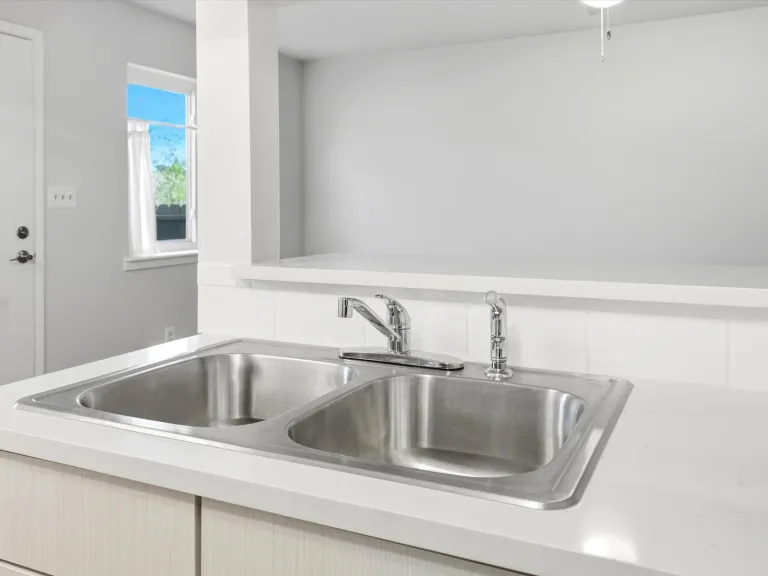 20-3315 Talisman Ct C-kitchen cutout open to living room