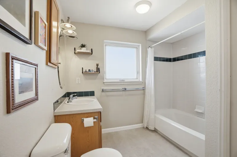 1480 Quince Ave Unit 201 Bathroom