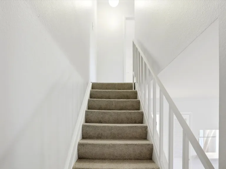 24-3315 Talisman Ct C-stairway