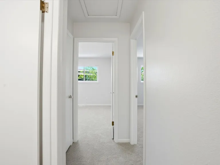 25-3315 Talisman Ct C-upstairs hallway