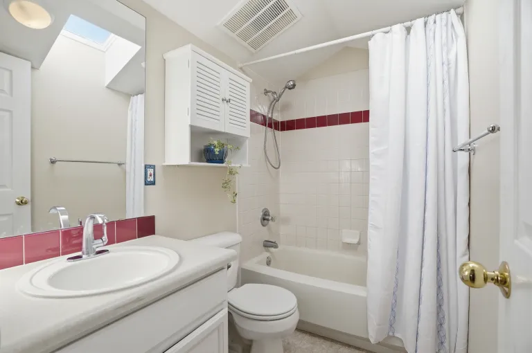 1480 Quince Ave Unit 201 Bathroom