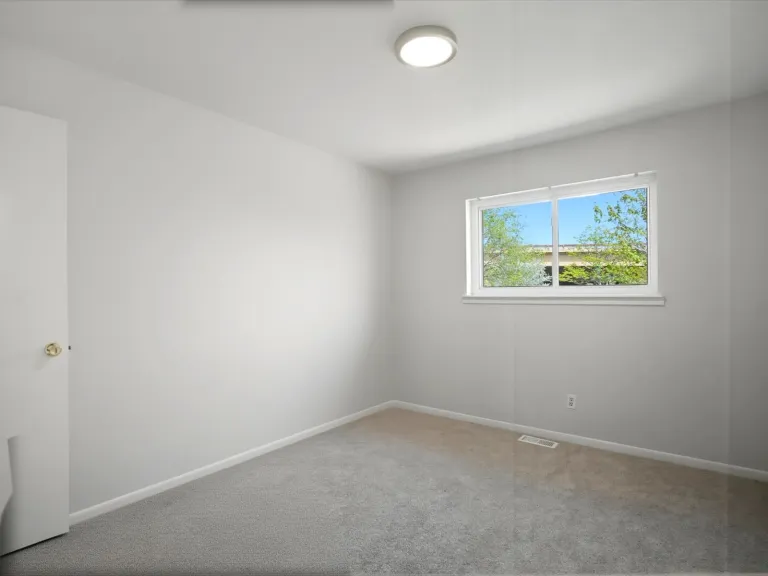 29-3315 Talisman Ct C-large second bedroom