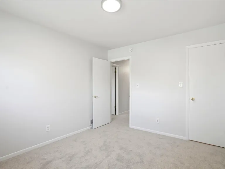 31-3315 Talisman Ct C-large second bedroom