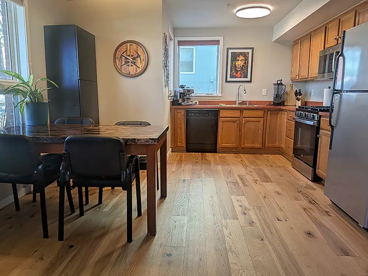 4710 Holiday 101-kitchen and dining area