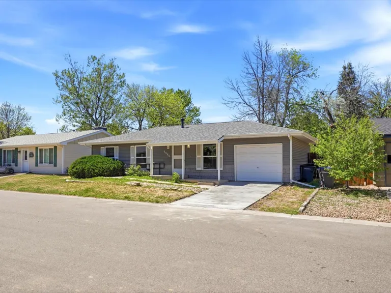 1585 Sagrimore Cir - front
