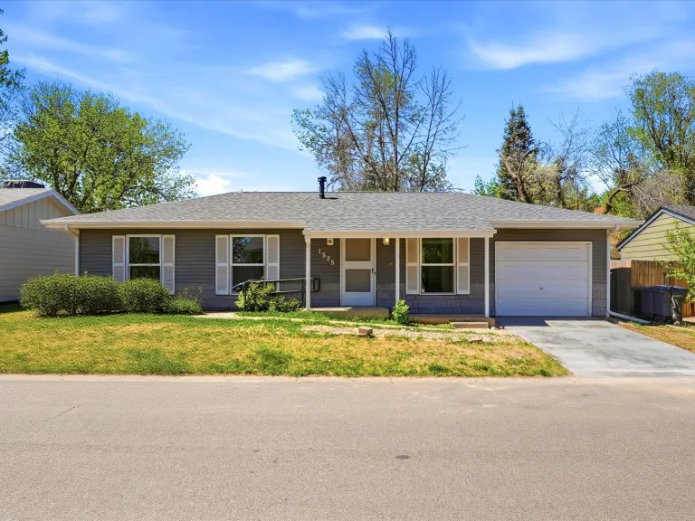 1585 Sagrimore Cir front