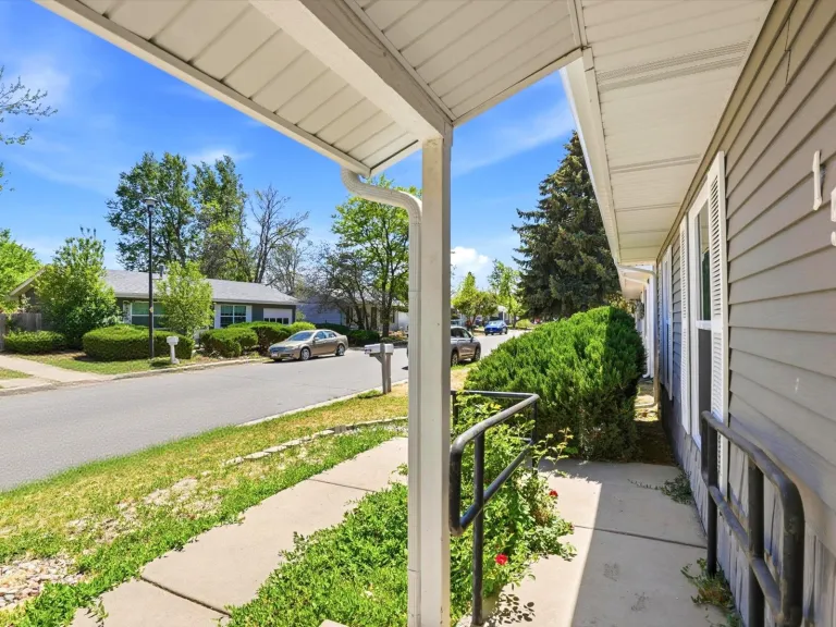 1585 Sagrimore Cir Porch