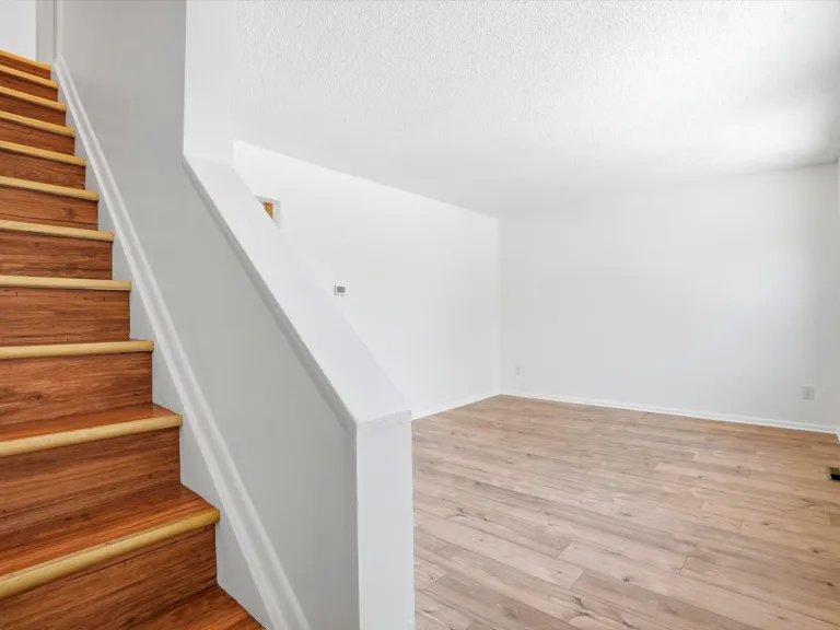 775 Bedivere Cir - Inside Stairs