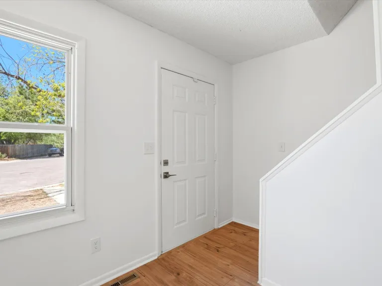 775 Bedivere Cir - Inside stairs view
