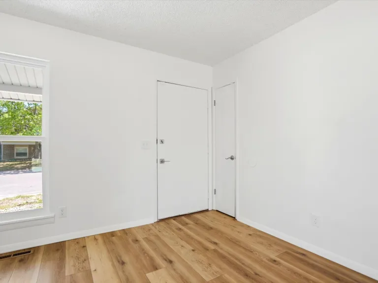 1585 Sagrimore Cir Front door