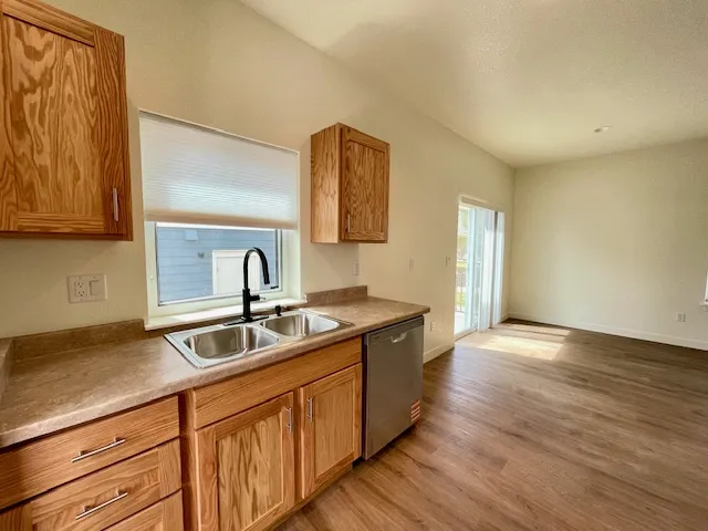 4511 West Ct-kitchen and dining room