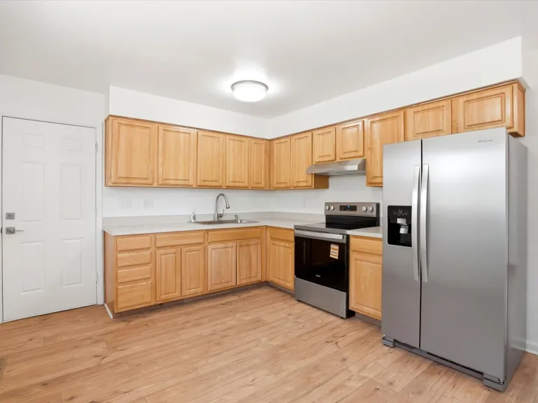 775 Bedivere Cir - Kitchen
