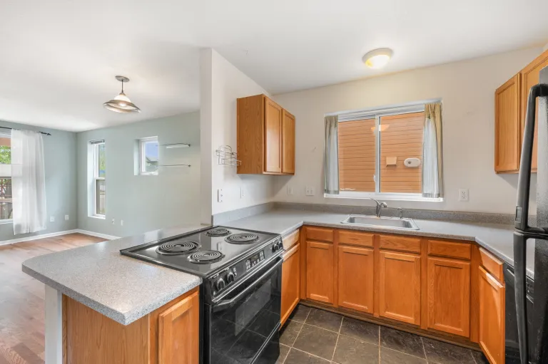 2612 Thornbird Pl - Kitchen space