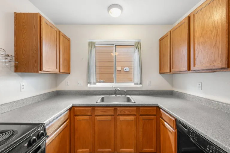 2612 Thornbird Pl - Counter space