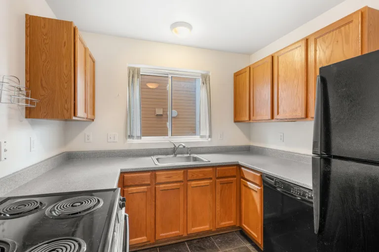 2612 Thornbird Pl - Kitchen Counters