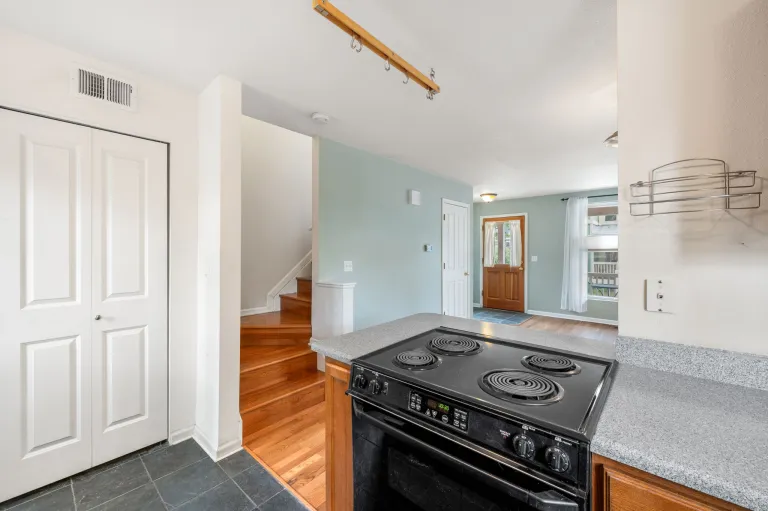 2612 Thornbird Pl - Kitchen Counters