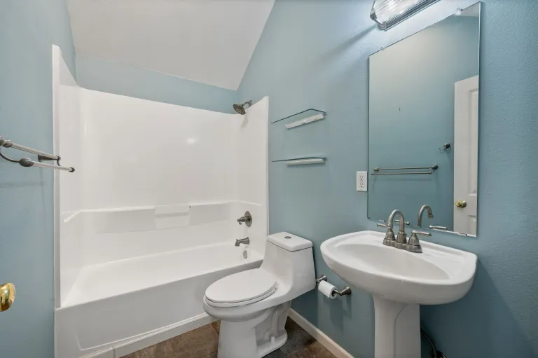 2612 Thornbird Pl - Bathroom