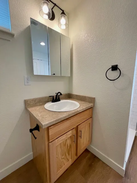 4511 West Ct-bathroom