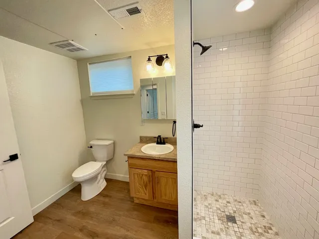 4511 West Ct-bathroom
