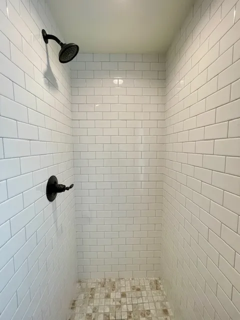 4511 West Ct-shower