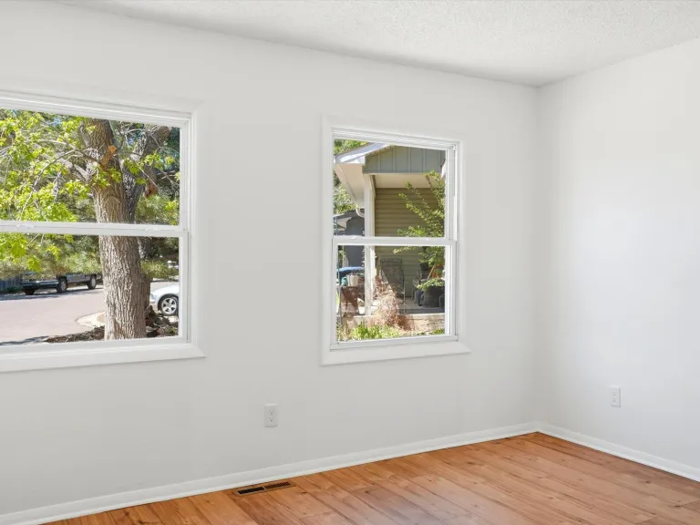 775 Bedivere Cir - Livingroom space area