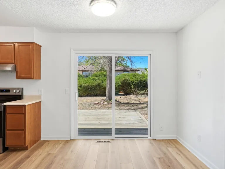 1585 Sagrimore Cir - Livingroom sliding door