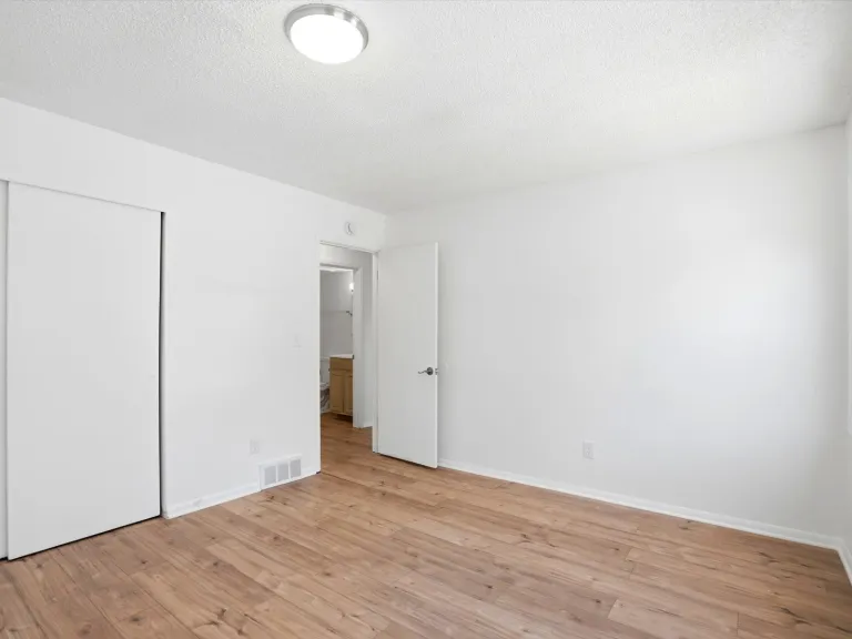 775 Bedivere Cir - Bedroom space