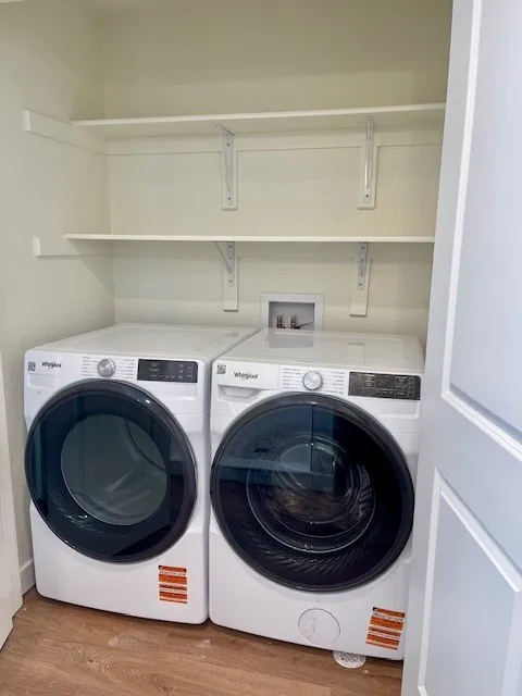4511 West Ct-washer and dryer in unit