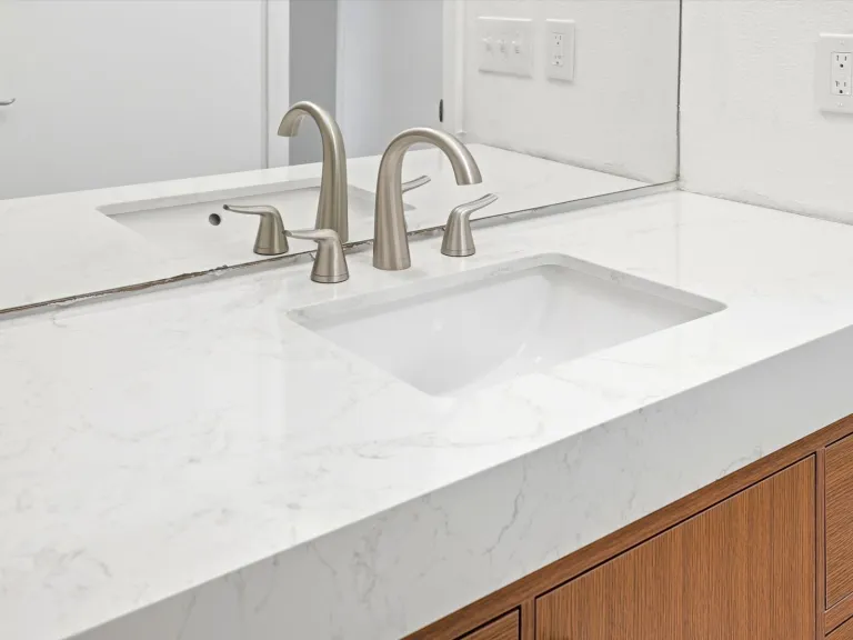 1585 Sagrimore Cir - Bathroom sink