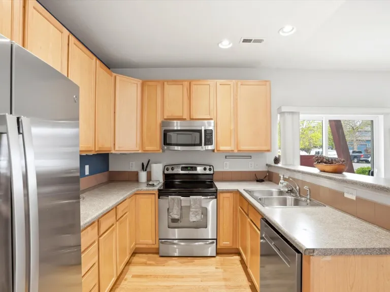 3684 Pinedale St - Kitchen view