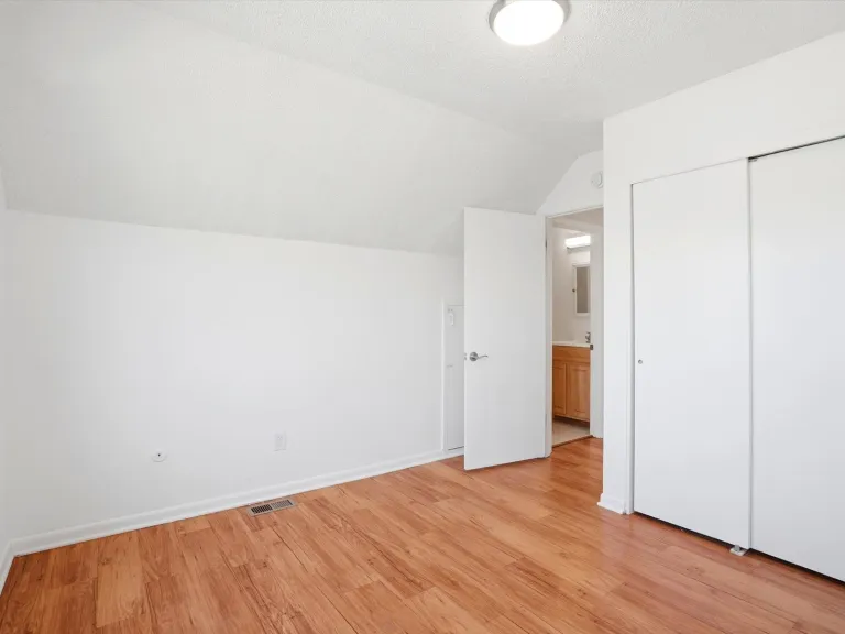 775 Bedivere Cir - bedroom
