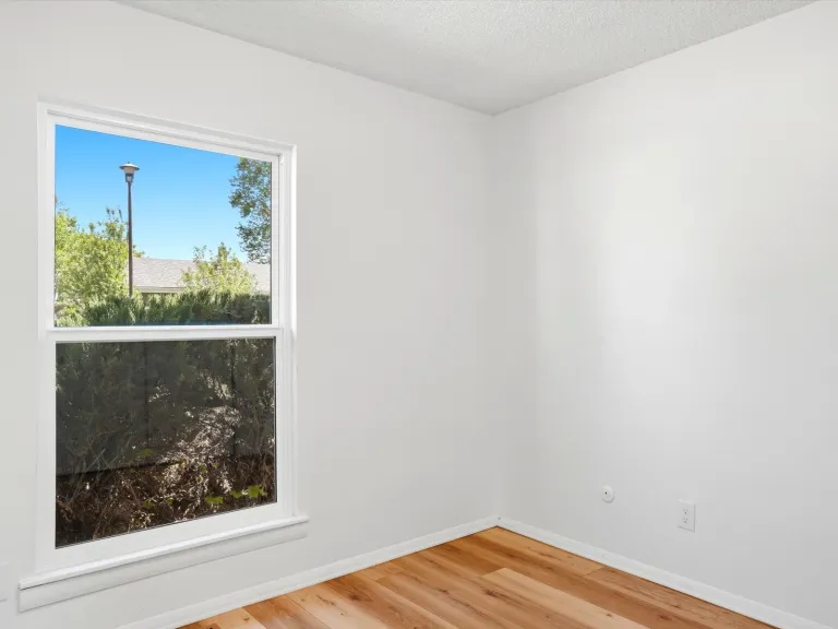 1585 Sagrimore Cir window in the room