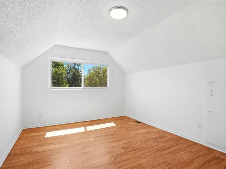 775 Bedivere Cir - Bedroom with large windows