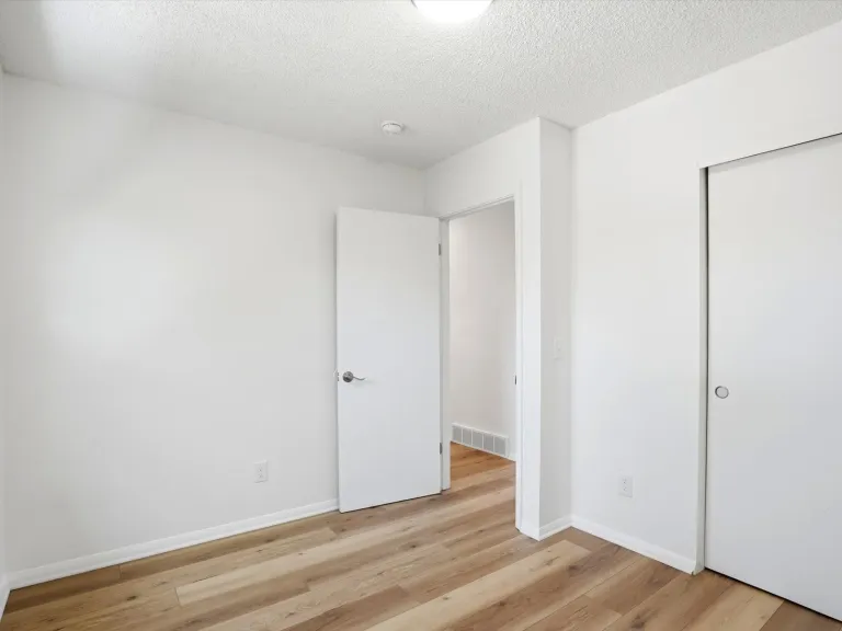 1585 Sagrimore Cir room