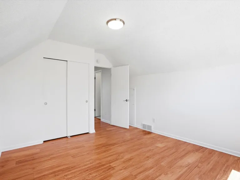 775 Bedivere Cir - Bedroom with closet