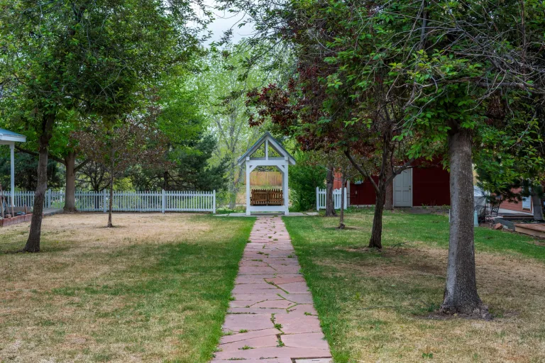 2612 Thornbird Pl - Walkway