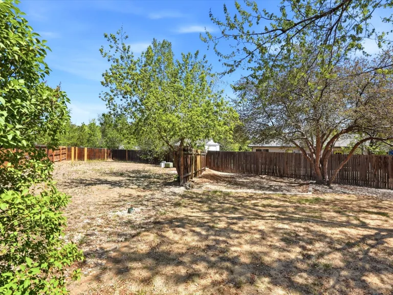 775 Bedivere Cir - Yard