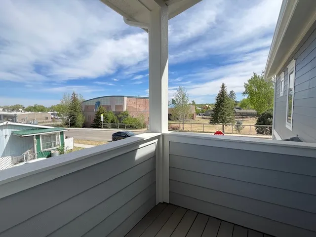 951 Cherry Ave B - Balcony
