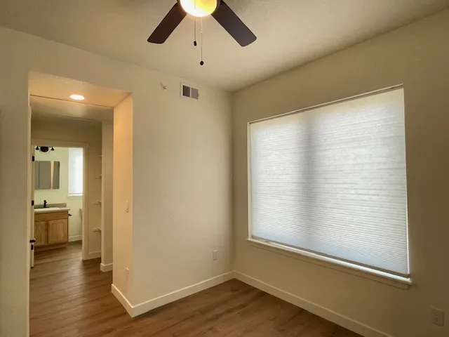 951 Cherry Ave B - Dining space