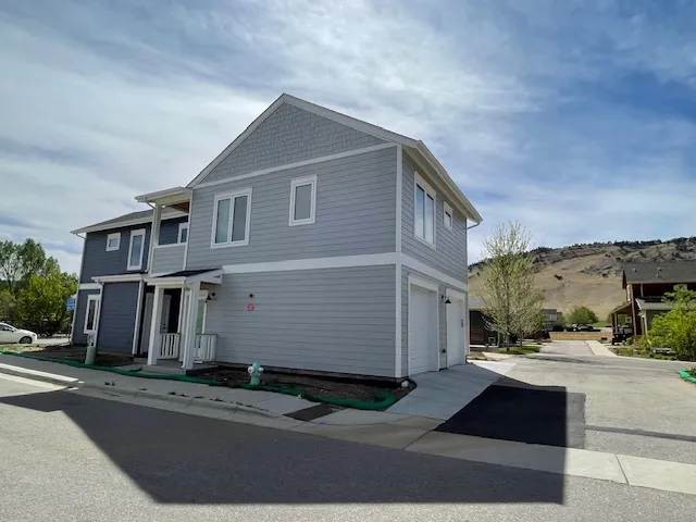 951 Cherry Ave B - Far distance front view