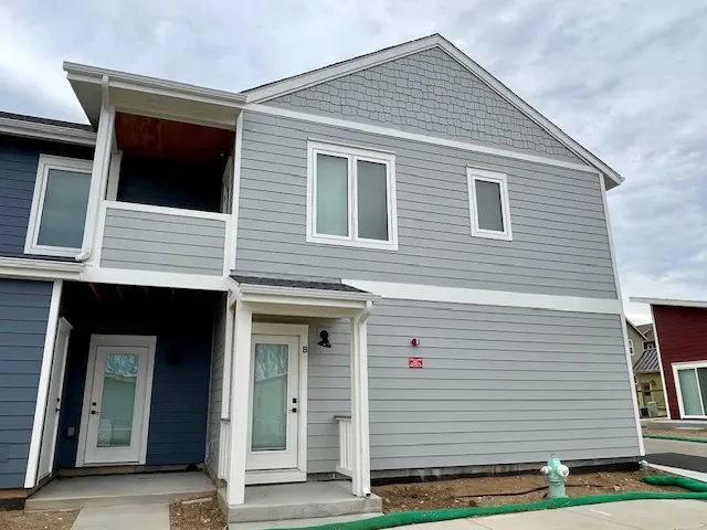 951 Cherry Ave B - Front of home
