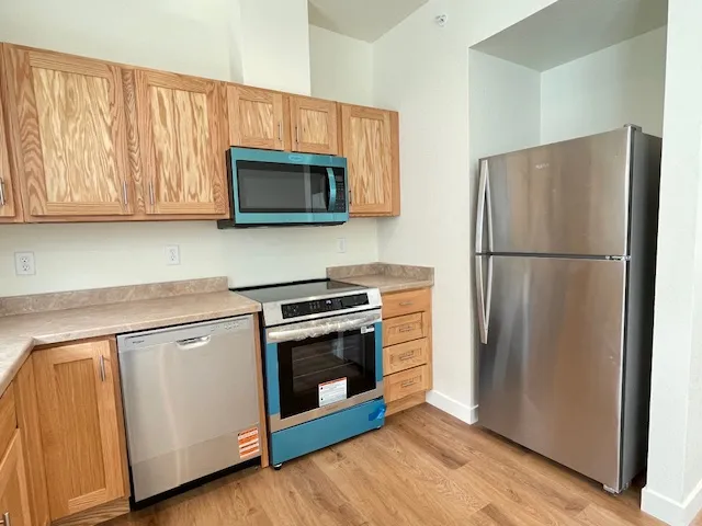 951 Cherry Ave B - Kitchen appliances view