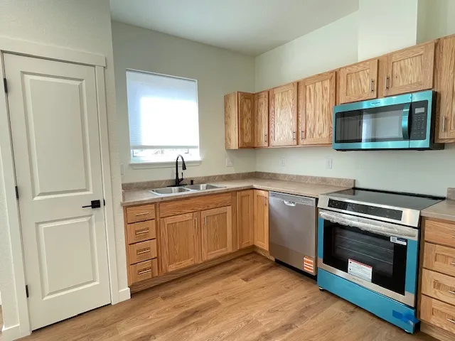 951 Cherry Ave B - Kitchen space